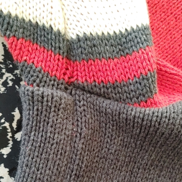 Silvery Lake Gray and Red Cardigan Sweater Sz Sm - Picture 9 of 16